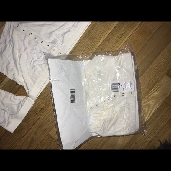 Off the shoulder white top - Picture 3 of 3